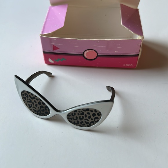 LOL SURPRISE💫 Tweens Cherry BB Fashion Doll with Surprises - Picture 9 of 14